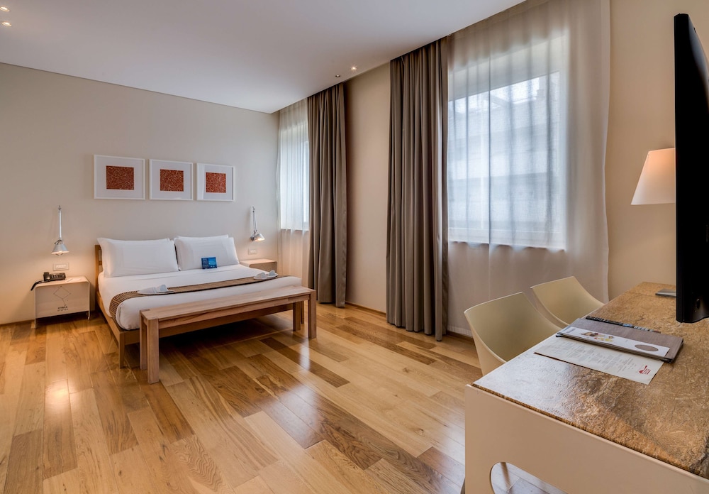 Habitación superior, 1 cama de matrimonio del hotel Best Western Plus Bologna. Foto 12