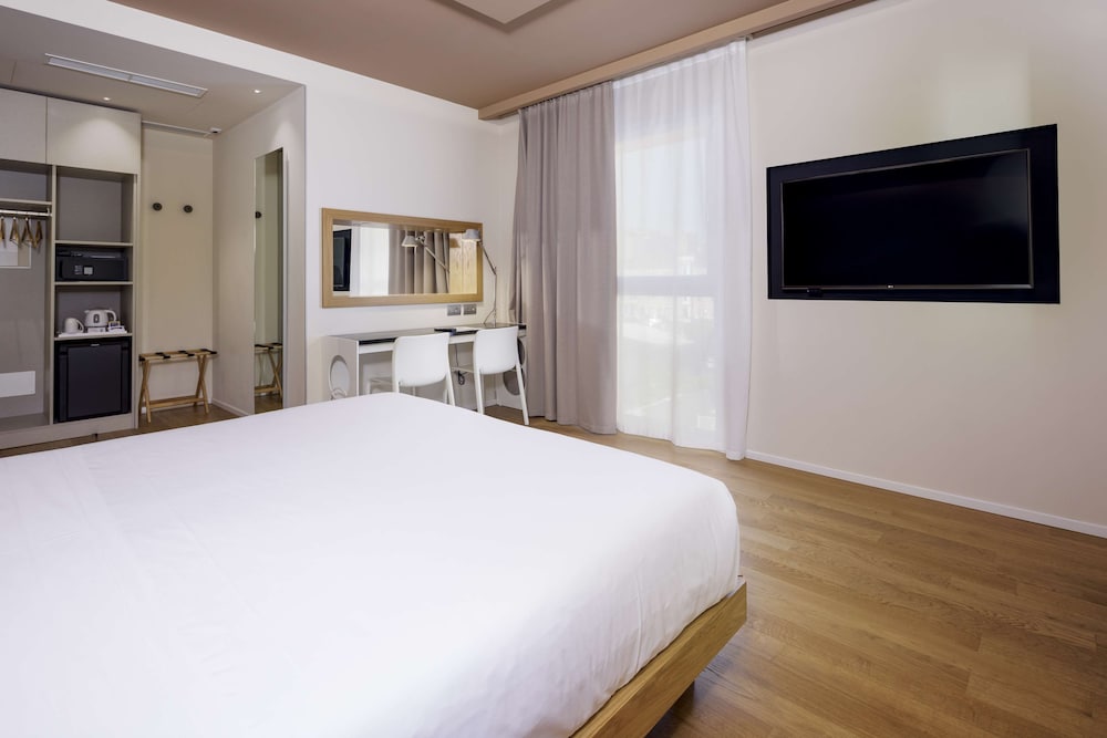 Habitación superior, 1 cama de matrimonio del hotel Best Western Plus Bologna. Foto 22