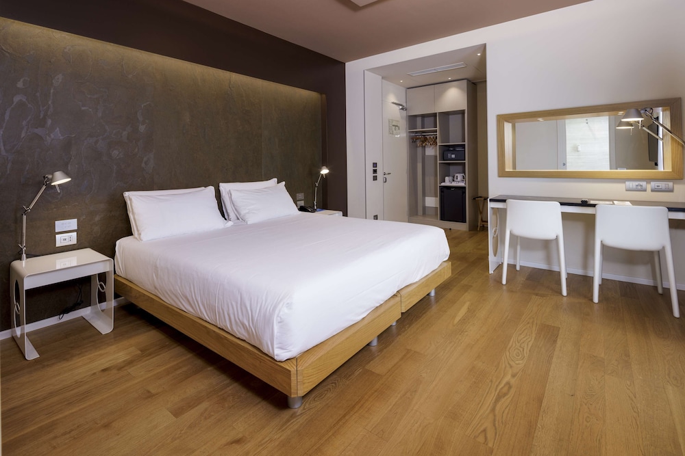 Habitación superior, 1 cama de matrimonio del hotel Best Western Plus Bologna. Foto 23