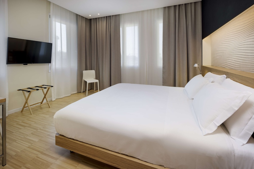 Habitación superior, 1 cama de matrimonio del hotel Best Western Plus Bologna. Foto 34