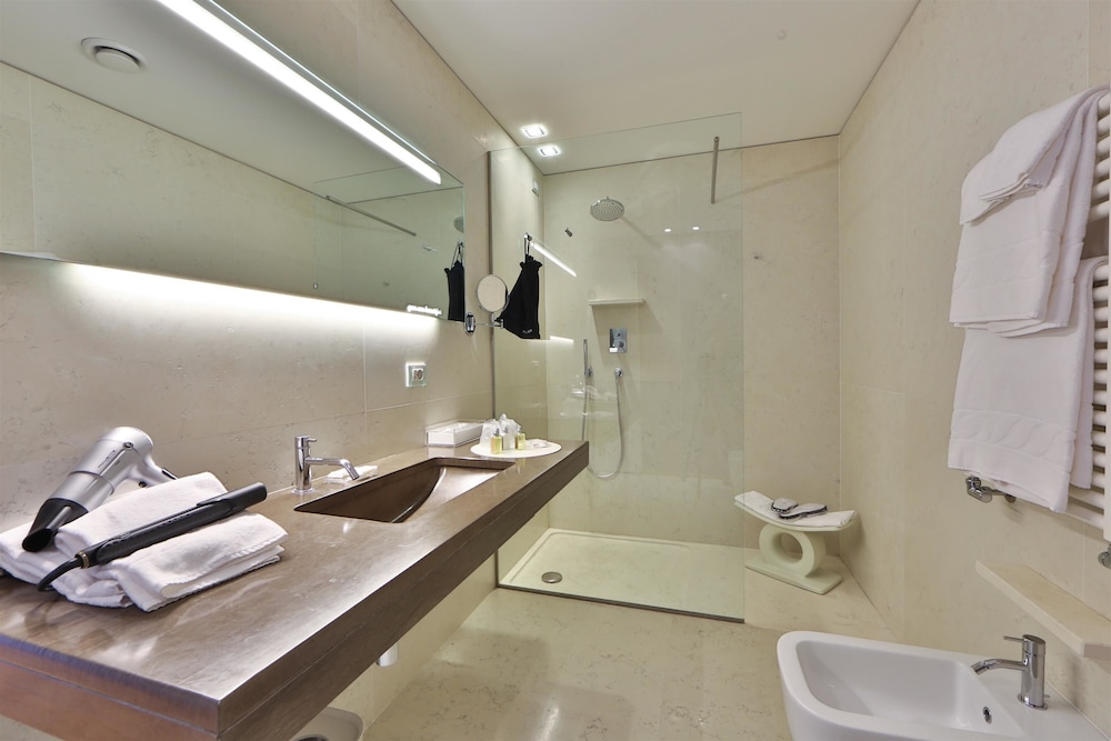 Suite junior, 1 cama de matrimonio grande del hotel Best Western Plus Bologna. Foto 10