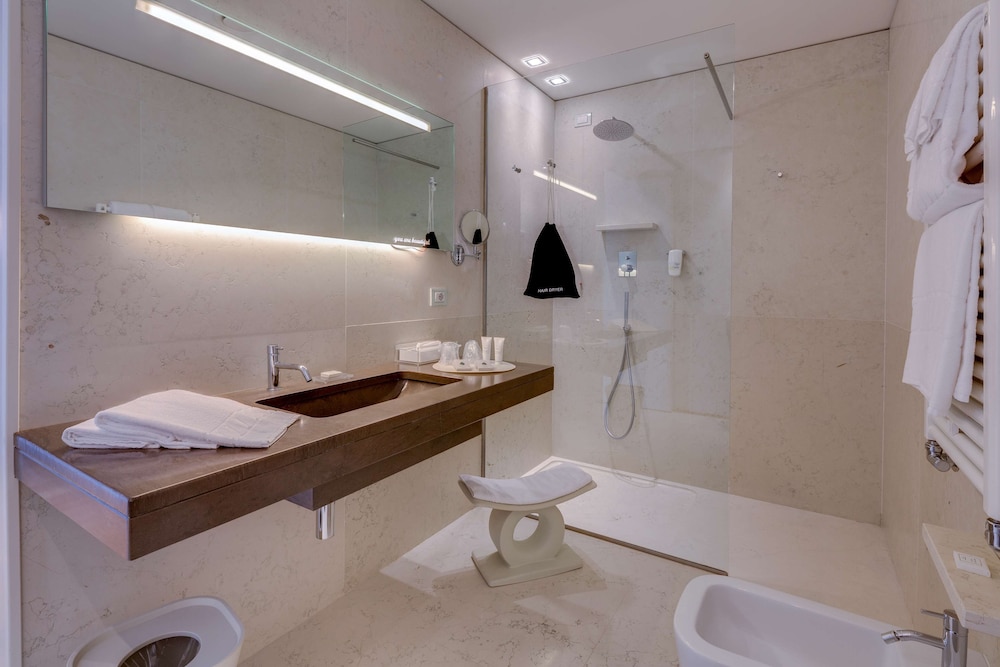 Suite junior, 1 cama de matrimonio grande del hotel Best Western Plus Bologna. Foto 13