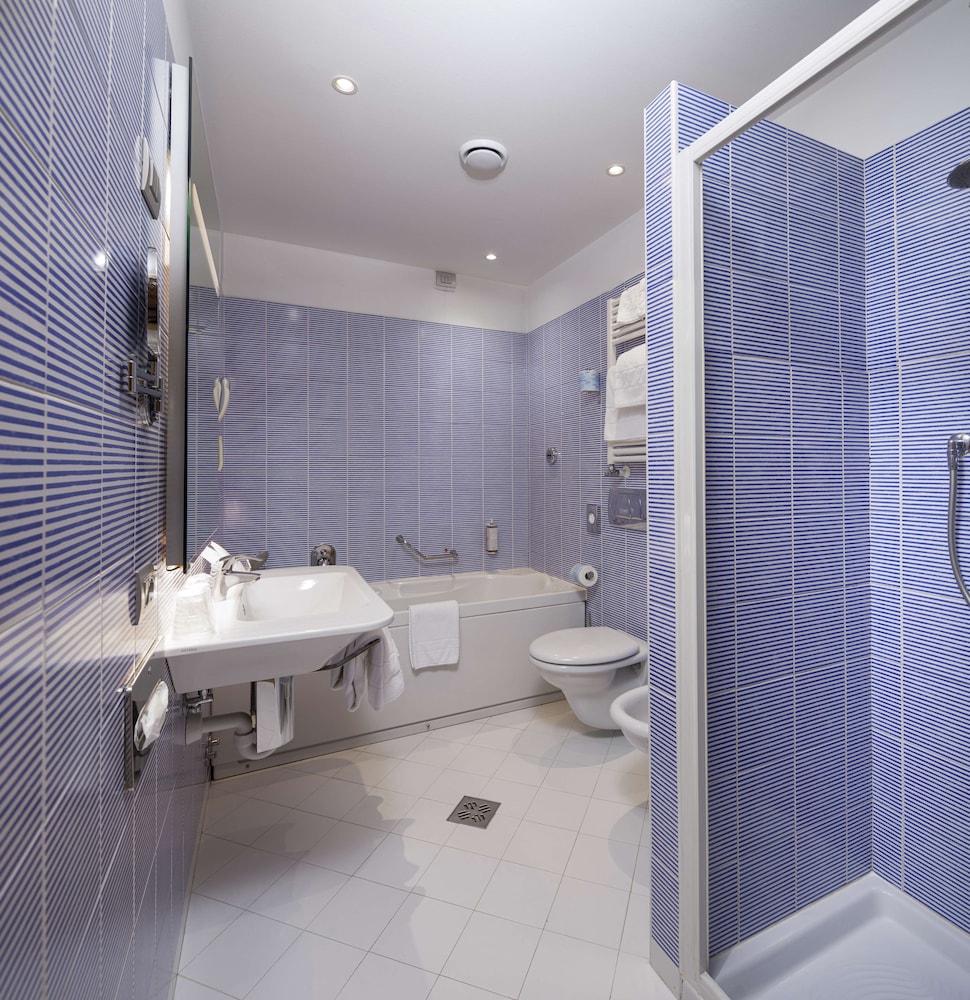 Suite junior, 1 cama de matrimonio grande del hotel Best Western Plus Bologna. Foto 17