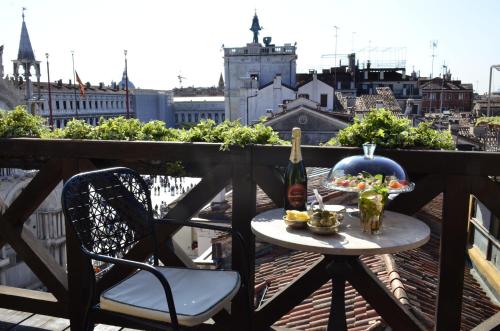 Suite con terraza y vistas a San Marcos del hotel Concordia. Foto 6