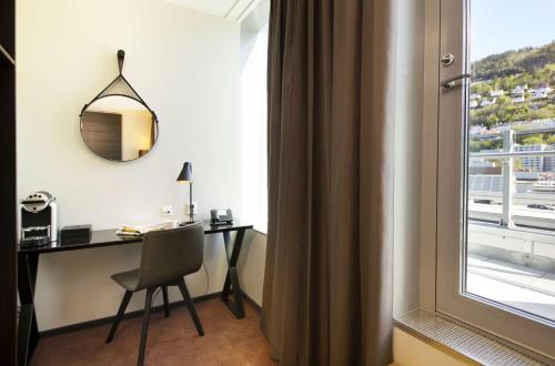 Habitación Superior con cama extragrande del hotel Scandic Ørnen. Foto 3