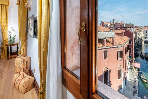 Suite Junior con vistas al canal del hotel All’angelo Art. Foto 1