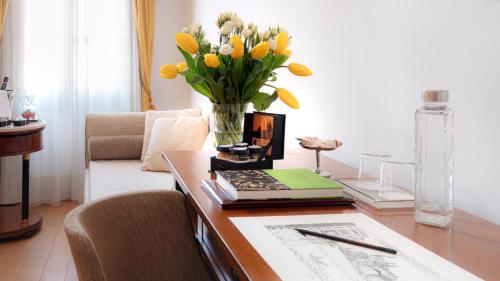 Suite Junior con vistas al canal del hotel All’angelo Art. Foto 7