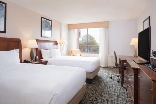Habitación Doble con bañera - Adaptada para personas de movilidad reducida/con discapacidad auditiva - 2 camas dobles - No fumadores del hotel Doubletree By Hilton Syracuse