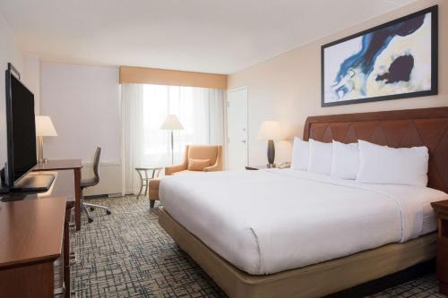 Habitación King con cama King - No fumadores del hotel Doubletree By Hilton Syracuse