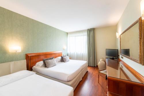 Habitación Doble Superior con cama supletoria del hotel Palace Verona. Foto 3