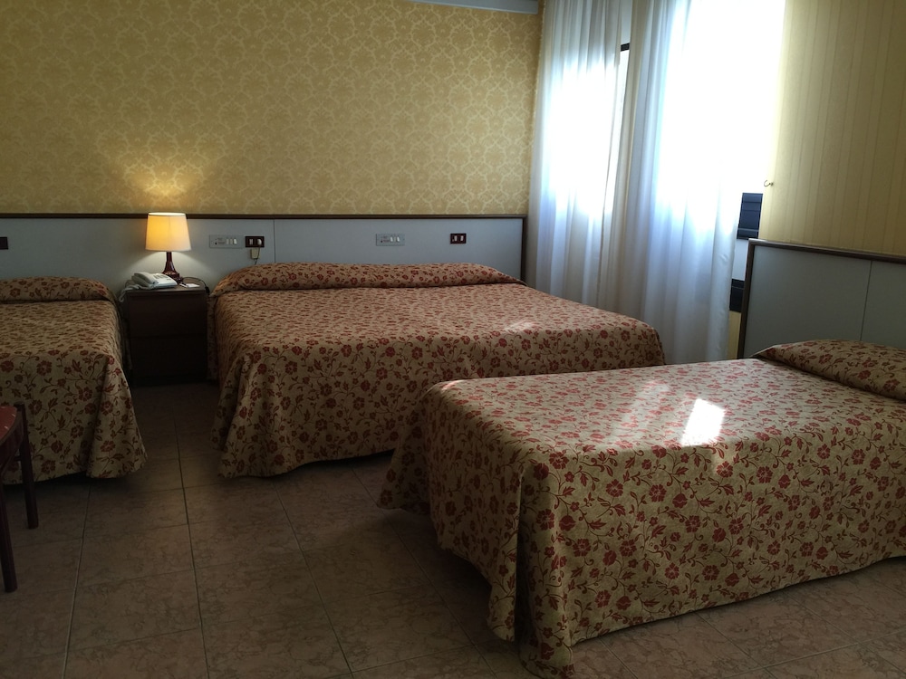 Habitación Cuádruple Clásica del hotel Maxim