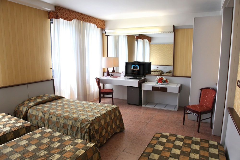 Habitación Cuádruple Clásica del hotel Maxim. Foto 2