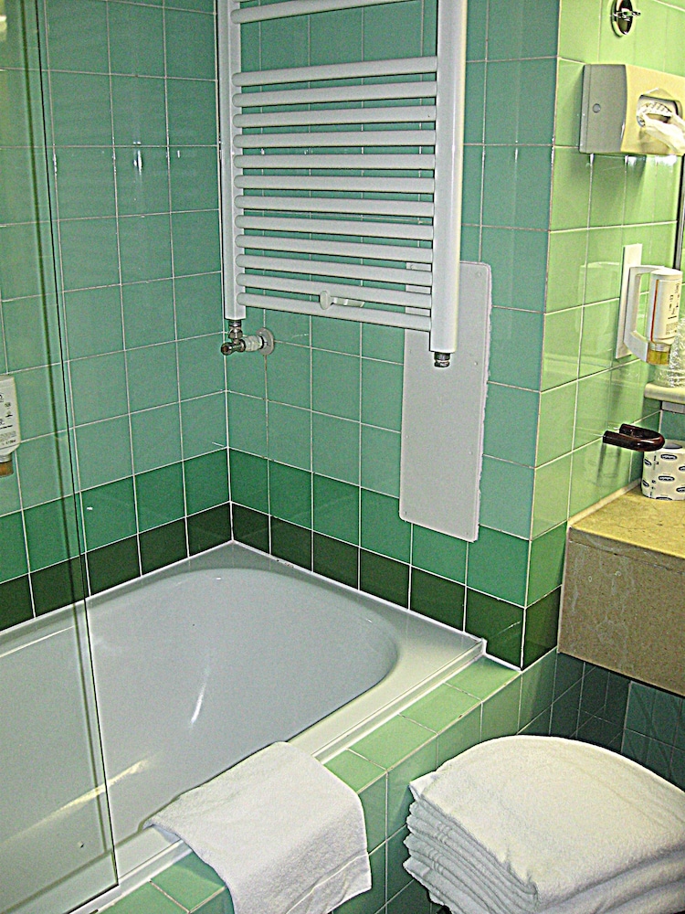 Habitación Cuádruple Clásica del hotel Maxim. Foto 6