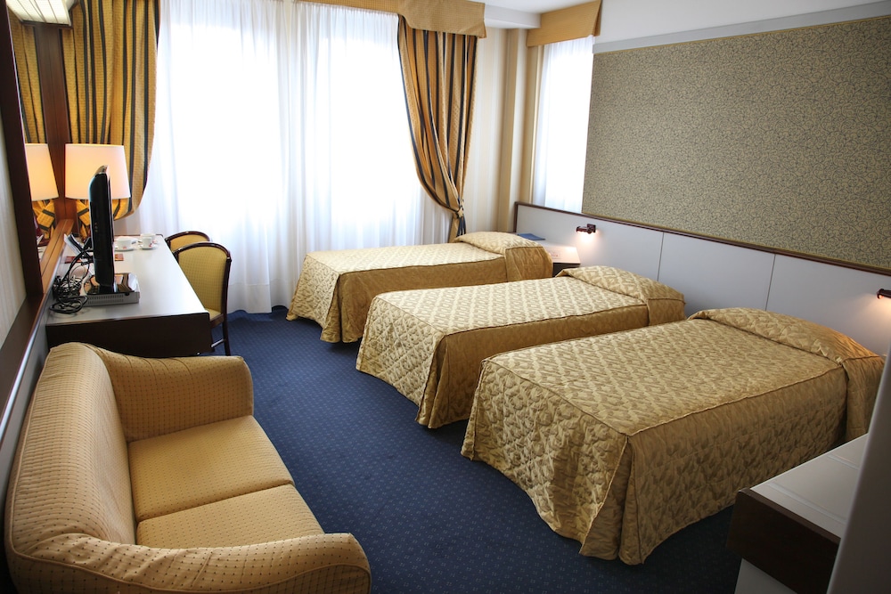 Habitación Triple Clásica del hotel Maxim