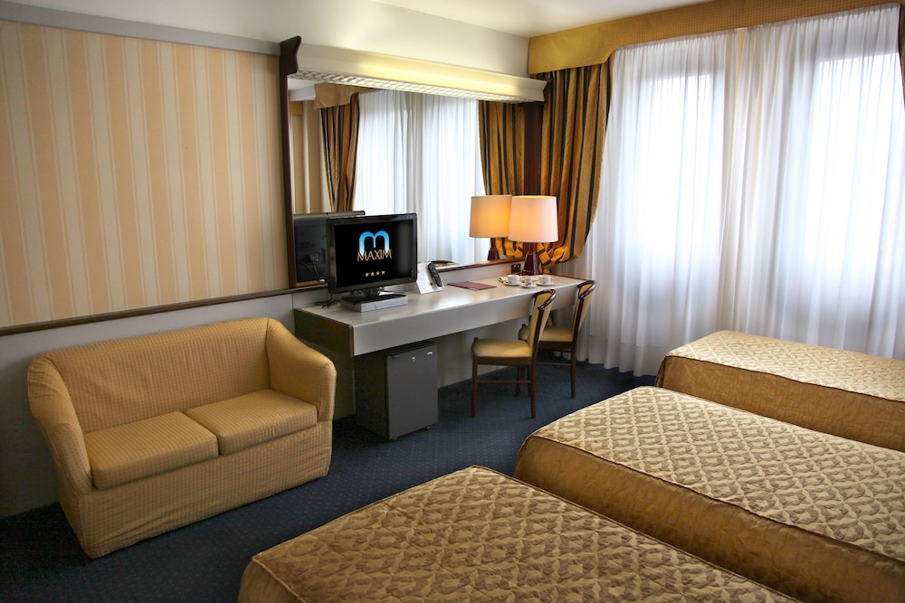 Habitación Triple Clásica del hotel Maxim. Foto 1