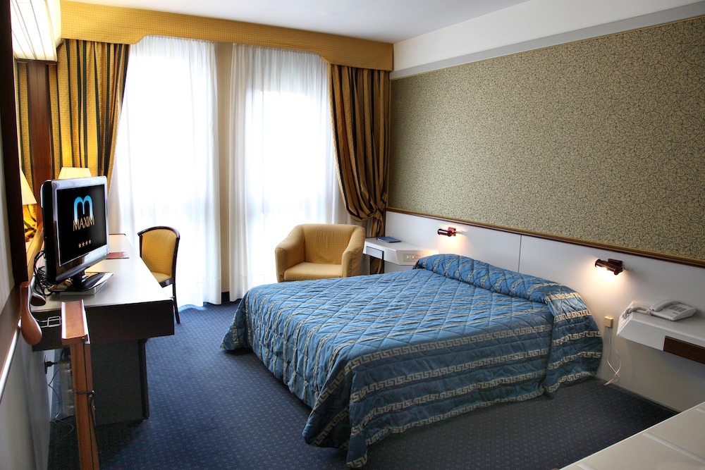 Habitación clásica con 1 cama doble o 2 individuales del hotel Maxim. Foto 2