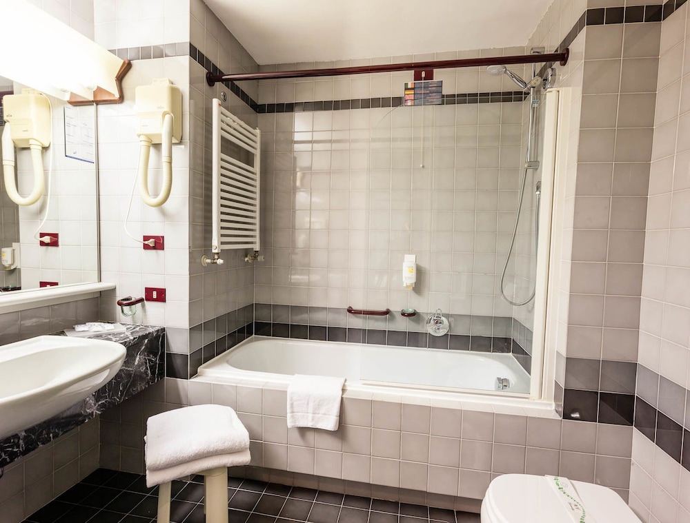 Habitación clásica con 1 cama doble o 2 individuales del hotel Maxim. Foto 6
