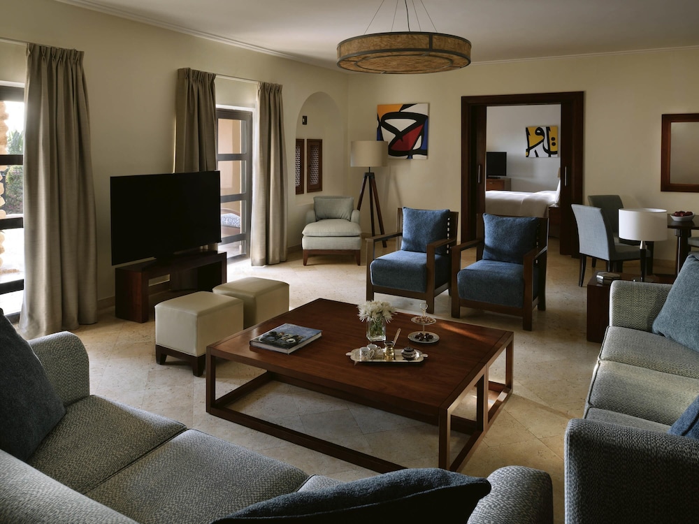 Suite, 1 cama individual del hotel Mövenpick Dead Sea Jordan. Foto 4