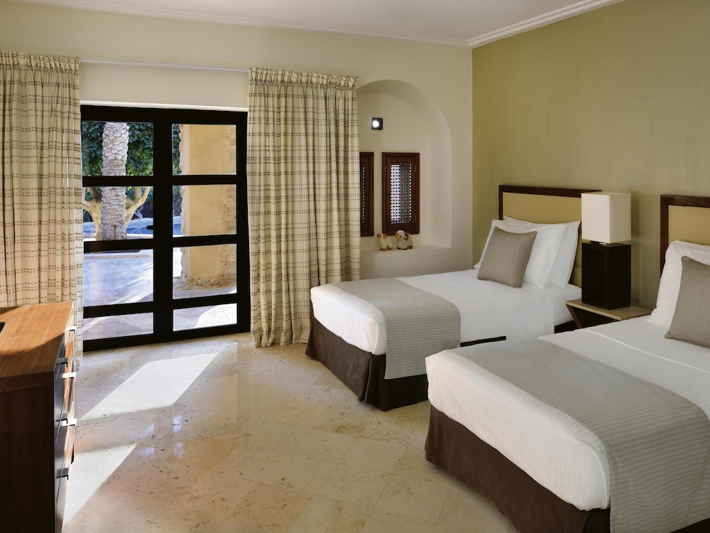 Habitación superior con 2 camas individuales, 2 camas individuales del hotel Mövenpick Dead Sea Jordan. Foto 2