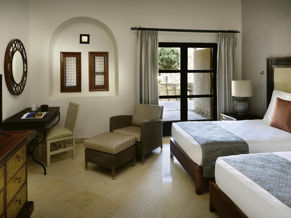 Suite, 1 cama individual del hotel Mövenpick Dead Sea Jordan. Foto 4