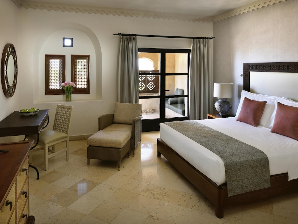 Habitación Deluxe, 1 cama de matrimonio grande del hotel Mövenpick Dead Sea Jordan