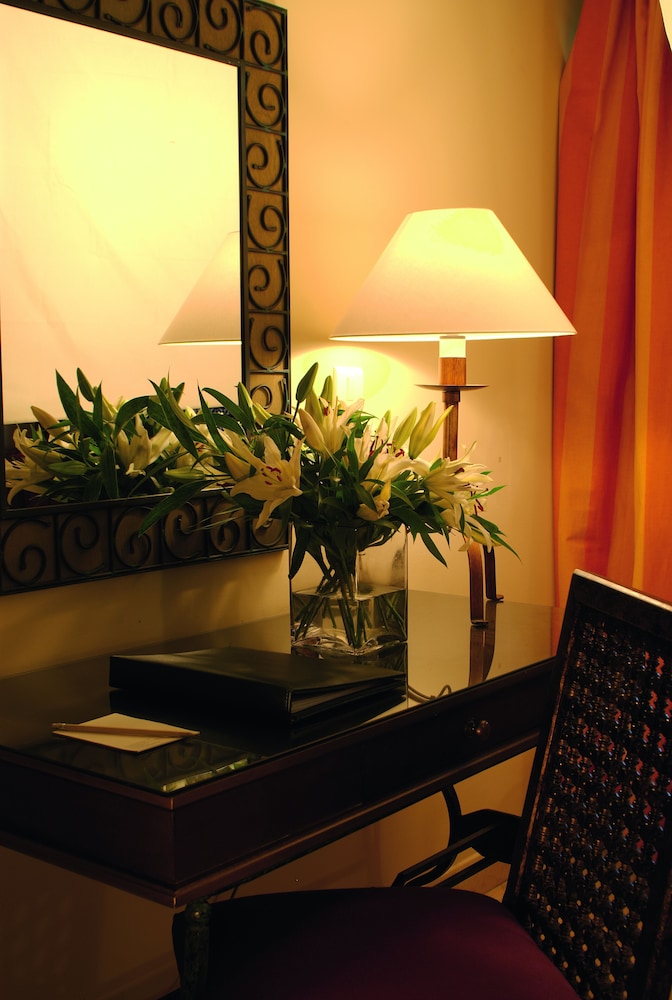 Habitación clásica, 1 cama de matrimonio grande del hotel Mövenpick Dead Sea Jordan. Foto 1