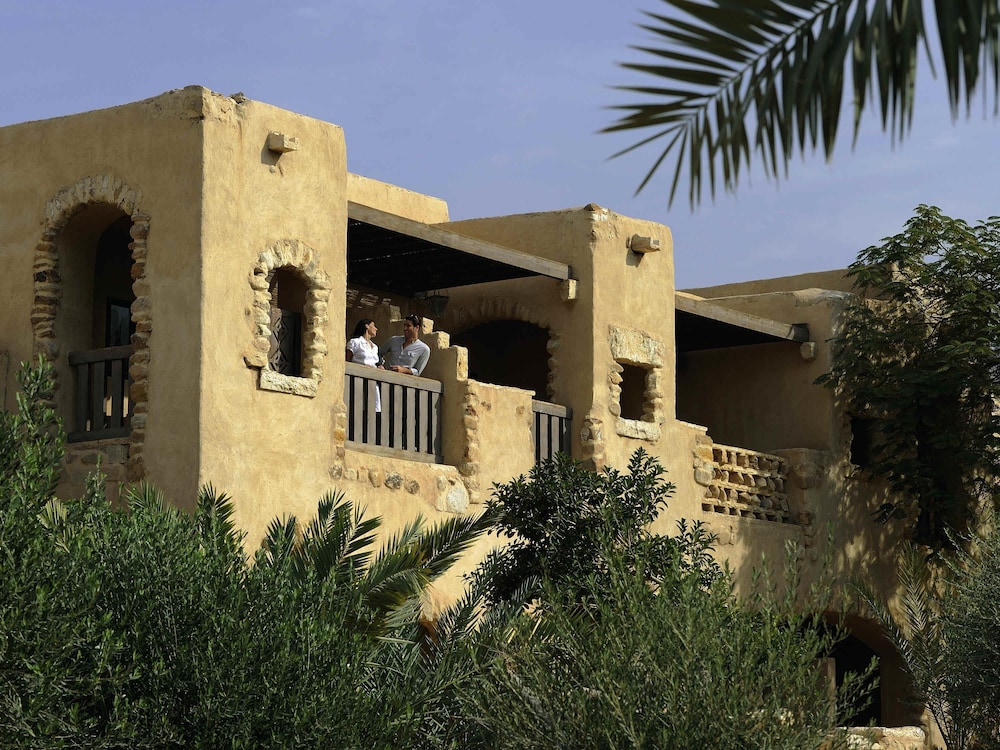 Habitación clásica, 1 cama de matrimonio grande del hotel Mövenpick Dead Sea Jordan. Foto 4
