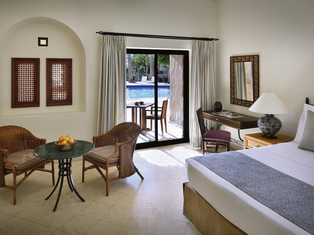 Habitación Premium, 1 cama de matrimonio grande, vistas a la piscina del hotel Mövenpick Dead Sea Jordan