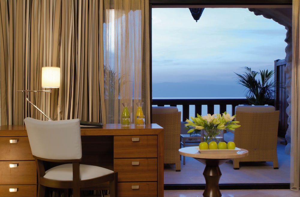 Habitación Premium, 1 cama de matrimonio grande, vistas al mar del hotel Mövenpick Dead Sea Jordan. Foto 1