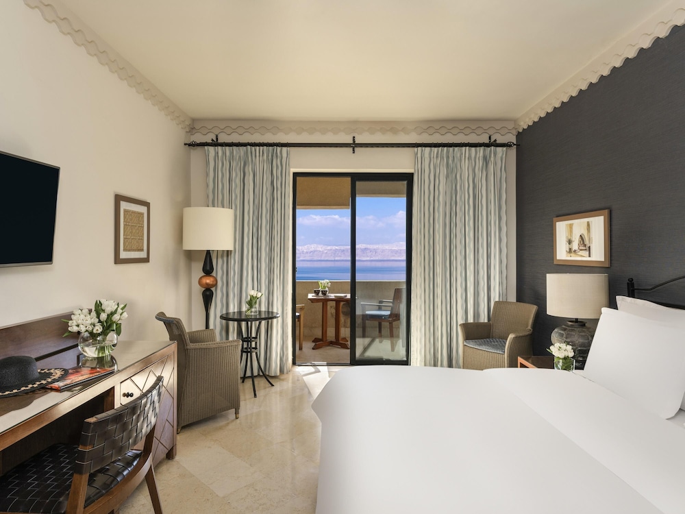 Habitación Premium, 1 cama de matrimonio grande, vistas al mar del hotel Mövenpick Dead Sea Jordan. Foto 7