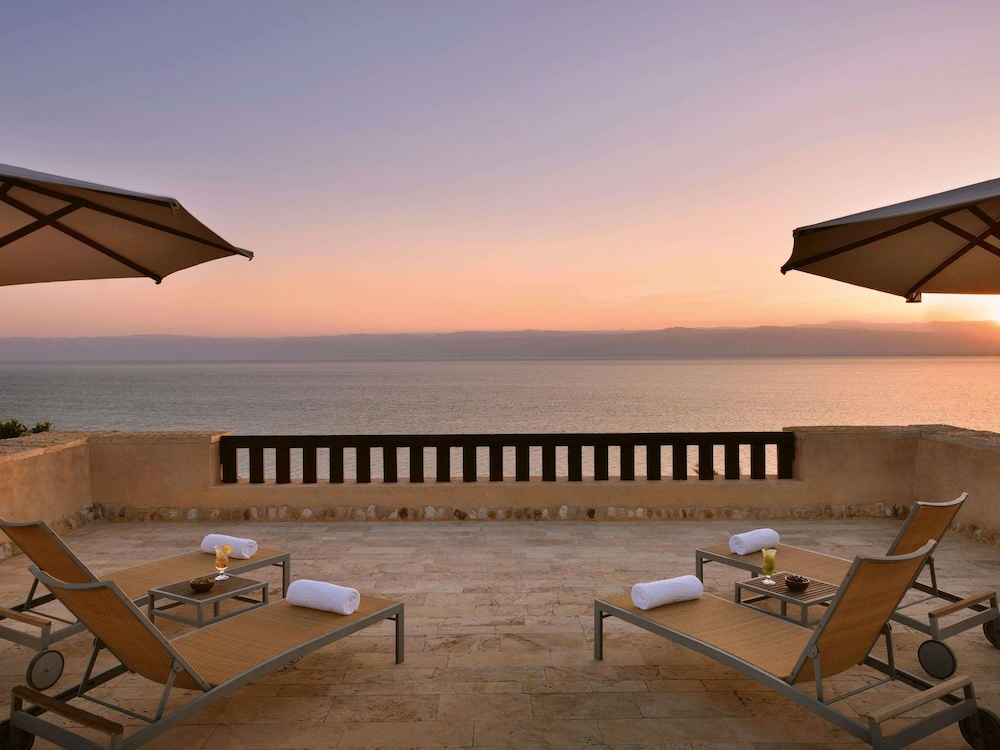 Habitación Premium, 1 cama de matrimonio grande, vistas al mar del hotel Mövenpick Dead Sea Jordan. Foto 9