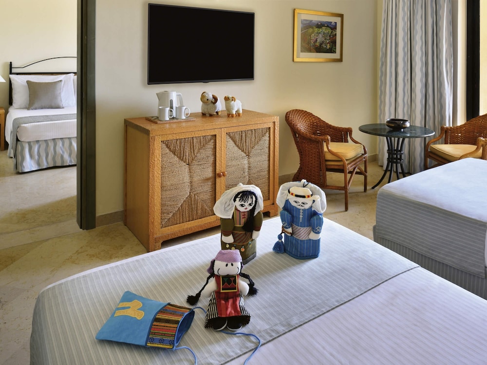 Habitación familiar, 1 cama doble, habitaciones comunicadas del hotel Mövenpick Dead Sea Jordan