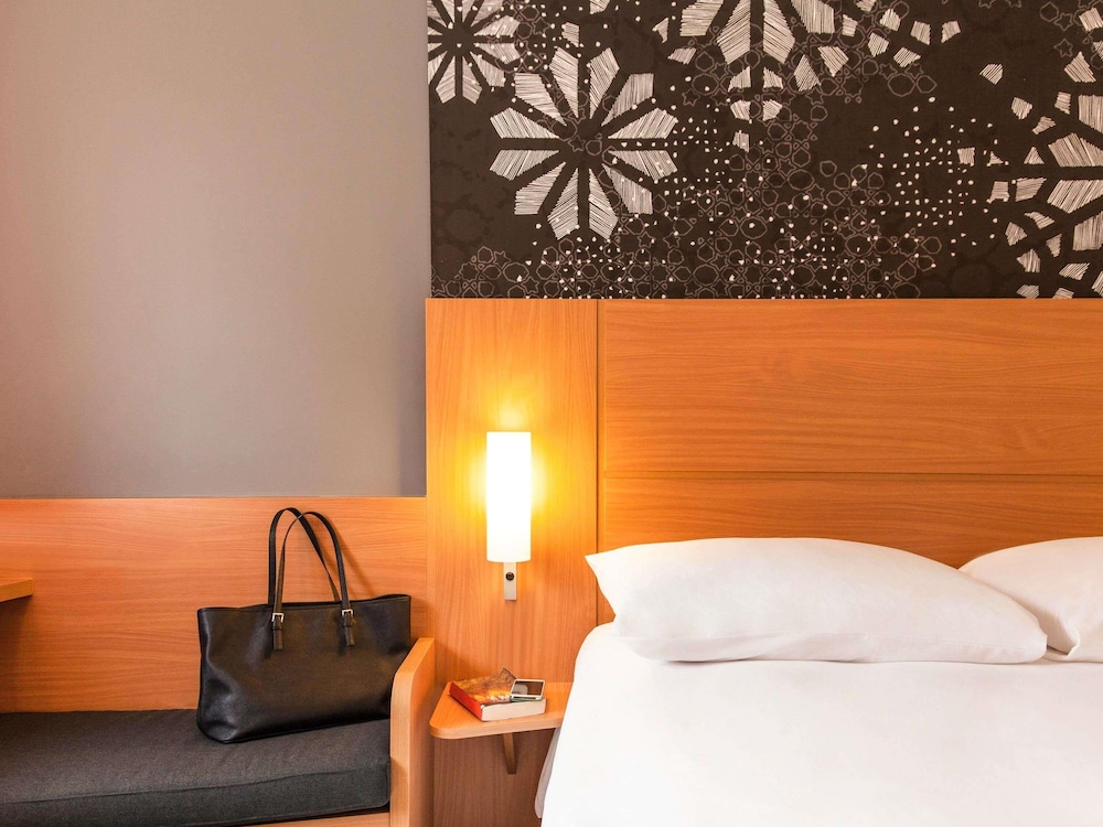 Habitación Estándar con 1 cama doble del hotel Ibis Casablanca Nearshore. Foto 1