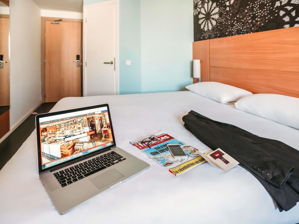 Habitación Estándar con 1 cama doble del hotel Ibis Casablanca Nearshore. Foto 2