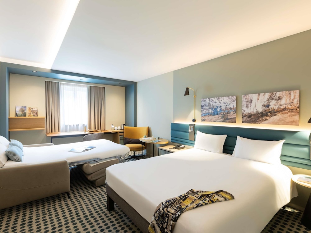 Habitacion Superior con 1 cama queensize y Sofa del hotel Novotel Luxembourg Kirchberg. Foto 3