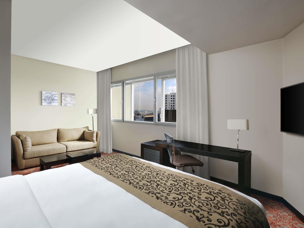 Habitación clásica, 1 cama de matrimonio grande del hotel Movenpick Casablanca. Foto 13