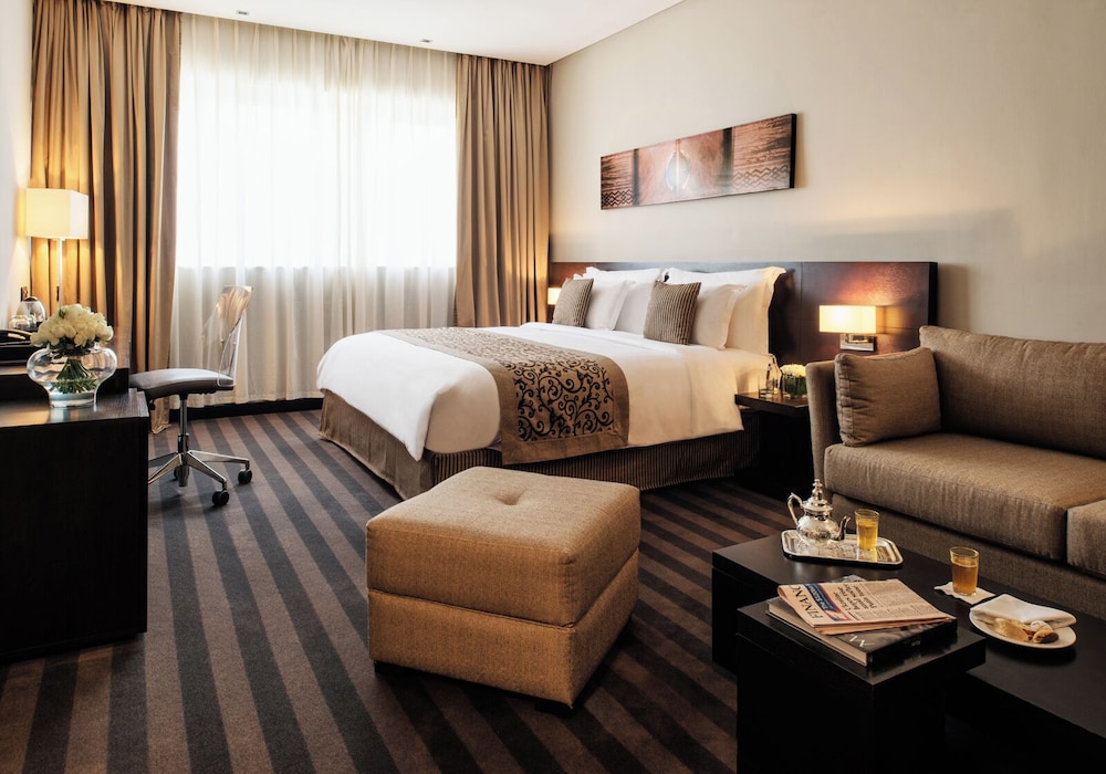 Habitación Deluxe, 1 cama de matrimonio grande del hotel Movenpick Casablanca. Foto 12