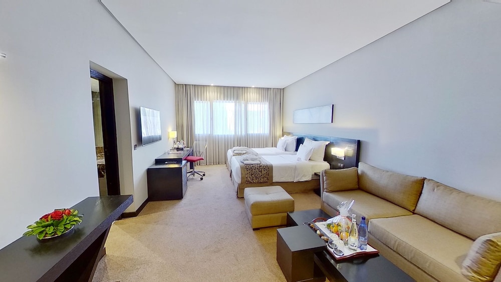 Suite junior, 1 cama de matrimonio grande del hotel Movenpick Casablanca. Foto 3