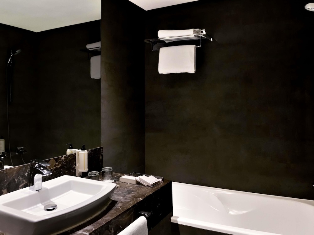 Habitación Deluxe con 2 camas individuales del hotel Movenpick Casablanca. Foto 4