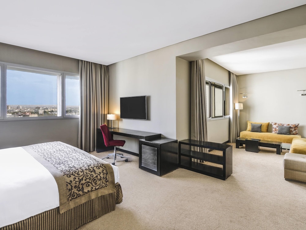 Suite Deluxe, 1 cama de matrimonio grande del hotel Movenpick Casablanca. Foto 1