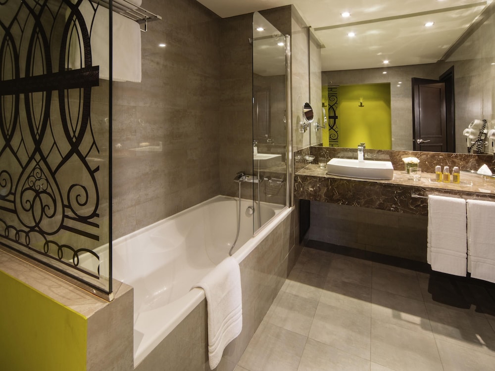Suite Deluxe, 1 cama de matrimonio grande del hotel Movenpick Casablanca. Foto 7