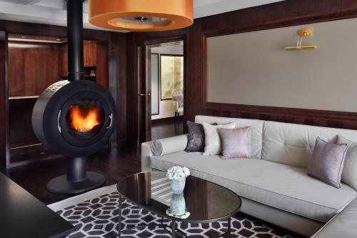Ambassador King Suite with Pool View and Balcony del hotel Fes Marriott Jnan Palace. Foto 1