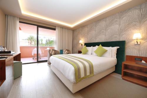 Habitación Doble Premium con balcón y vistas al jardín del hotel Kenzi Rose Garden