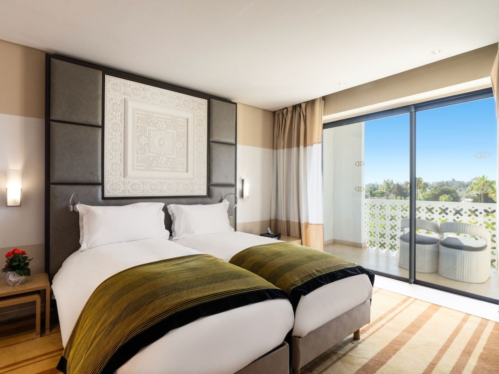 Habitación superior, 2 camas individuales del hotel Sofitel Rabat Jardin Des Roses. Foto 1