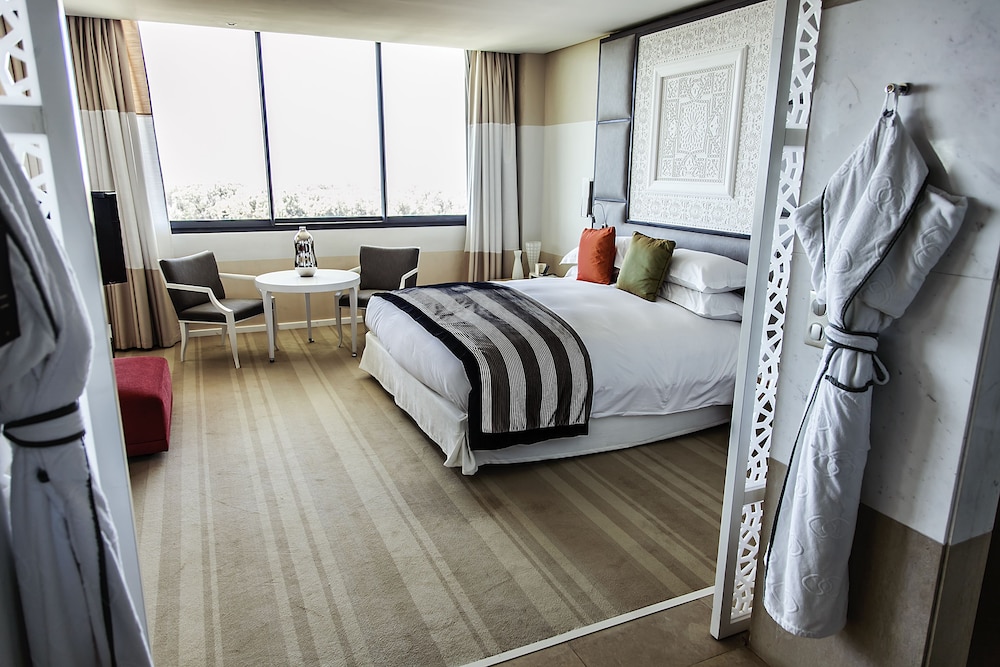 SUITE JUNIOR, 1 Cama King, Acceso Club Millésime del hotel Sofitel Rabat Jardin Des Roses. Foto 1