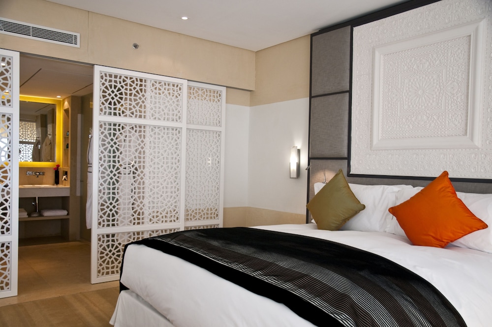 SUITE JUNIOR, 1 Cama King, Acceso Club Millésime del hotel Sofitel Rabat Jardin Des Roses. Foto 3