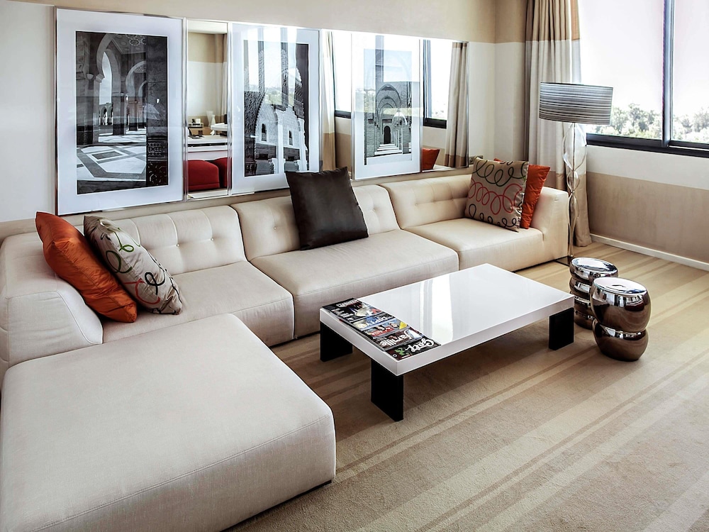SUITE JUNIOR, 1 Cama King, Acceso Club Millésime del hotel Sofitel Rabat Jardin Des Roses. Foto 10
