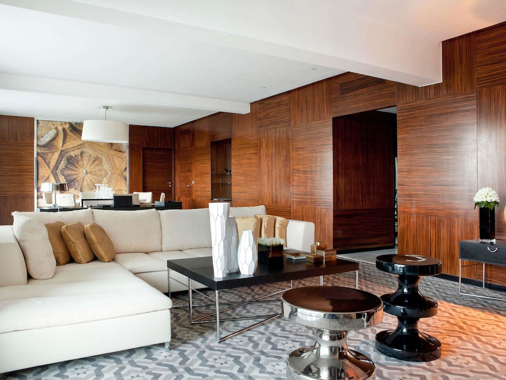 SUITE PRESTIGE, 1 Cama King, Acceso Club Millésime del hotel Sofitel Rabat Jardin Des Roses. Foto 6