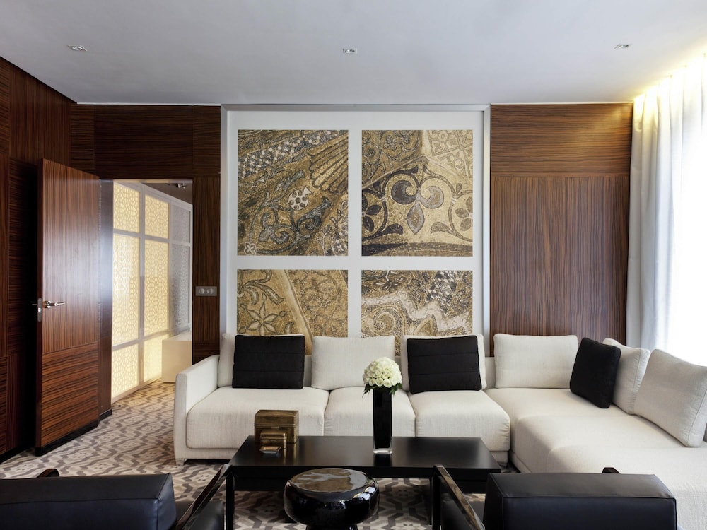 SUITE PRESTIGE, 1 Cama King, Acceso Club Millésime del hotel Sofitel Rabat Jardin Des Roses. Foto 7