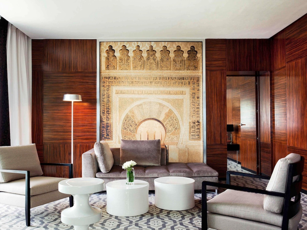 SUITE PRESTIGE, 1 Cama King, Acceso Club Millésime del hotel Sofitel Rabat Jardin Des Roses. Foto 8